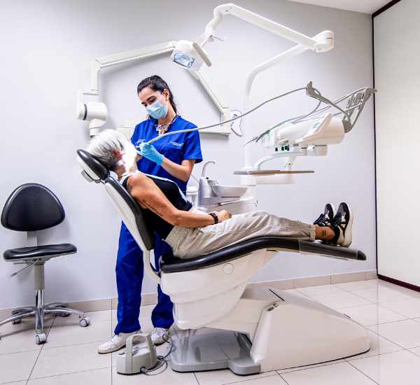 https://clinicadentallavaguada.com/wp-content/uploads/2024/11/clinica-dental-vaguada-pamplona-prevencion-enfermedades.jpg