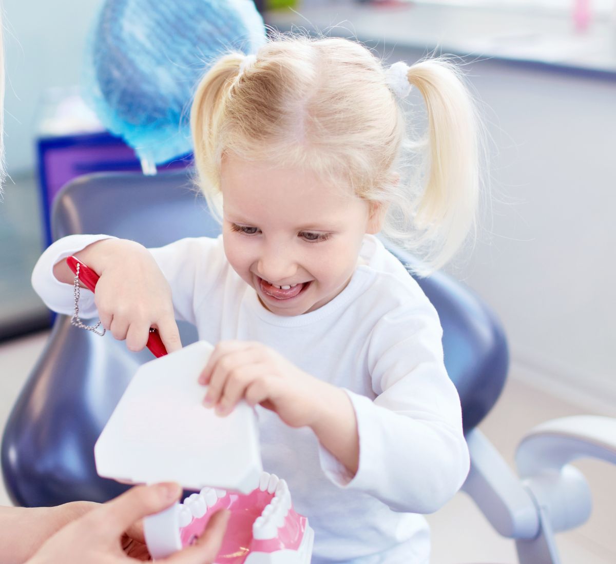 clinica-dental-odontologia-niños-pamplona https://clinicadentallavaguada.com/wp-content/uploads/2025/05/clinica-dental-odontologia-ninos-pamplona.jpg